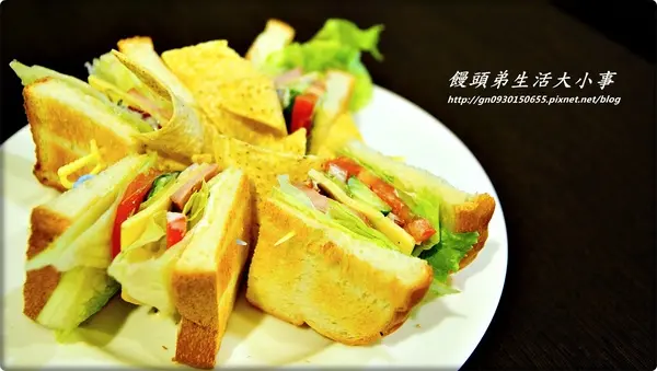 【食記／新北市】捷運美食～溫馨小店♪♪Gupu古樸咖啡♪♪                
      