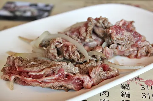 【皇廷石頭火鍋】湯頭喜歡餘待加強