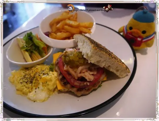 PIGGY BAR美式餐廳   哇~~小豬好吃燒