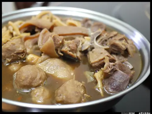 土羊哥羊肉爐／湯頭濃、肉軟Ｑ！沒有羊騷味喔！