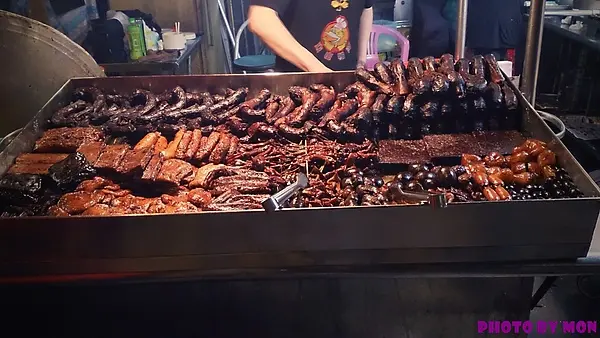 食ｉｎ中壢。中壢夜市內的人很多【無名東山鴨頭】