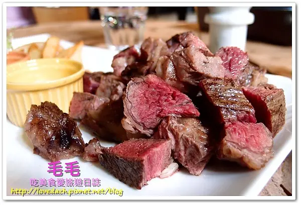 食記。【台中。方舟咖啡廚房】台中文化創意園區裡面吃吃喝喝，抹茶拿鐵好喝