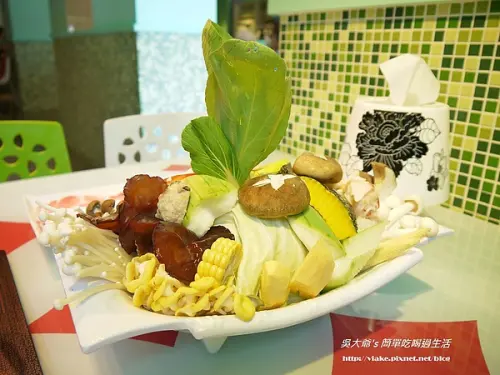 『食記』南投縣．埔里．菇霸(大黑松小倆口元首館) 