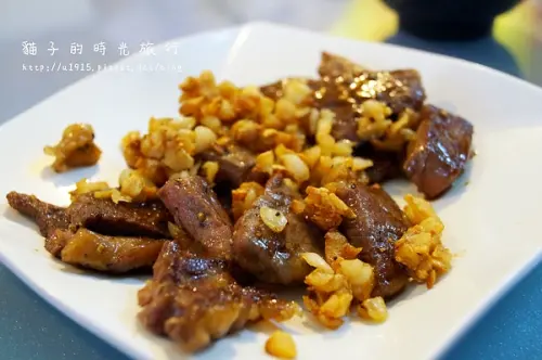 雲林斗六→石記鐵板燒。金黃蒜片mix切塊牛排好下飯!
