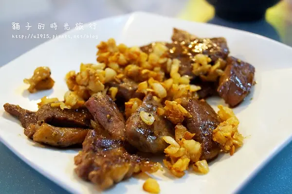 雲林斗六→石記鐵板燒。金黃蒜片mix切塊牛排好下飯!
