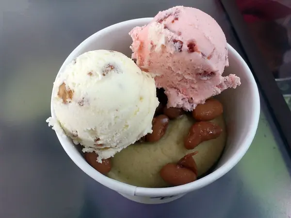 雲林虎尾→北楓彎豆冰。價格和口味都贏哈根大使的蜜果冰淇淋