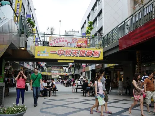 【台中下午茶】 ME CAFE 耳機咖啡館