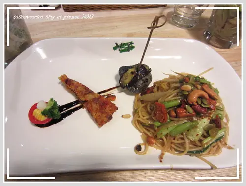 『呷』「捷運東門站」享受健康素食餐 舞弄蔬果