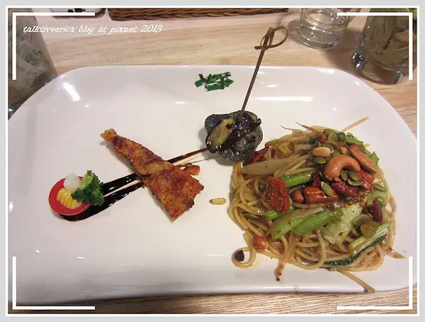 『呷』「捷運東門站」享受健康素食餐 舞弄蔬果