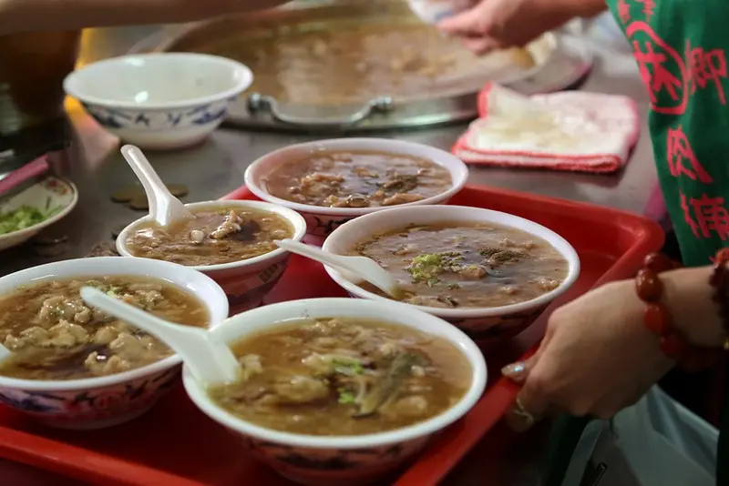 【台中】霧峰振卿肉羮大王 可口可樂和赤肉羮的絕妙搭配