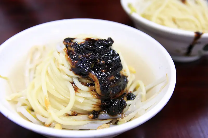 ［新竹市］：特調黑醬好吃耶☆公園黑乾麵