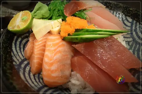 新北。板橋║ 迷你食記文♦ 千壽司 物超所值的平價生魚片蓋飯