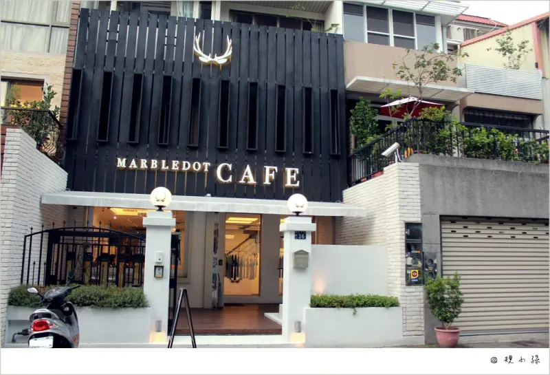 [台中] 美術綠園道新成員：Marbledot CAFE，結合時尚與食物！香蕉巧克力pizza 爆好吃ㄉ~