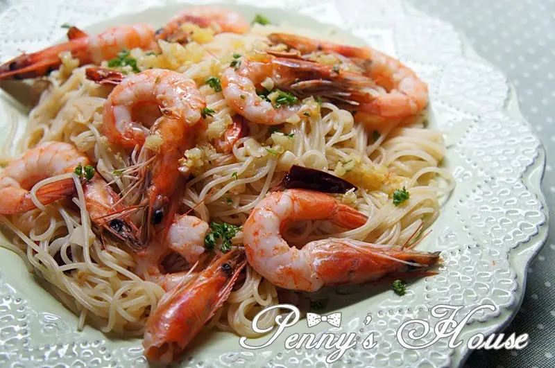 
【食譜】鮮蝦辣椒蒜味義大利麵 +鮮蝦馬鈴薯味噌湯
