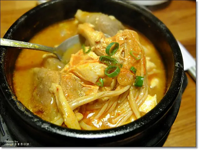 『台中美食』小菜吃到飽的韓式料理-Tofu 35韓式豆腐鍋