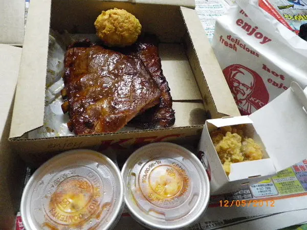 肯德基美式BBQ豬肋排+多人歡聚餐~歡聚卻不爽(豬肋排半生熟)                      