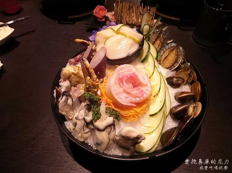『食記』高雄左營。銅花精緻涮涮鍋給你精緻優質食材，LV等級的火鍋