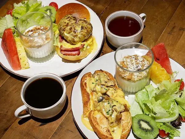 333 RESTAURANT & BAR - 台北松山區輕食下午茶  頂級漢堡排一切下大爆汁  療癒感滿分