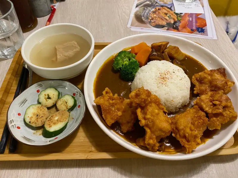 【新竹東區-私嚐の吃飯】好吃的咖喱飯及唐揚炸雞。咖哩愛好者不能錯過的店