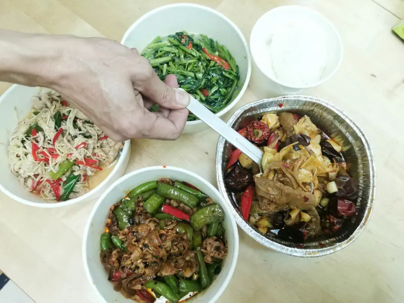 瓦城集團推「點來速」搶外帶商機-手機點餐很方便,當天下單就可以,1010湘/瓦城/時時香第一波先31家分店提供外帶服務,取餐前半小時預定即可