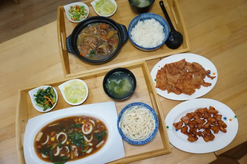 [高雄美食] 初米黃燜雞米飯- 百元就能吃到正統山東名菜/ 家常定食/ 高雄大遠百美食/ 三多商圈美食