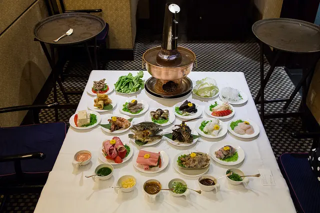 【廣宣】【南京東路站】六福皇宮「頤園」豪華海陸菊花鍋-慈禧的養生祕方