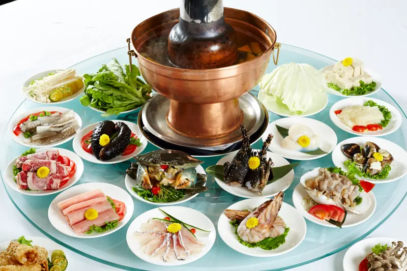 【六福皇宮-頤園】品味正統老北京　豪華海陸菊花鍋
