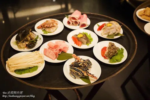 [食記]冬季進補，慈禧太后養生秘方-六福皇宮頤園豪華海陸菊花鍋