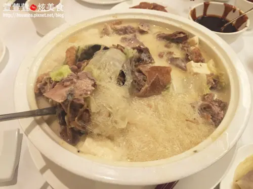 【台北】頤園北京料理(台北威斯汀六福皇宮)。烤鴨兩吃 推少見的茉莉鴨骨燉奶湯/ 如藝術品般的地瓜拔絲