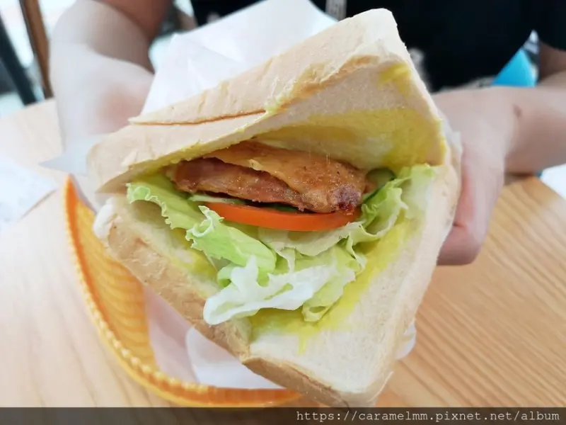 【苗栗竹南】藍象Cafe 竹南早午餐 竹南下午茶 竹南輕食 咖啡 茶 輕食 藍色調用餐空間 文附菜單 科專七路 全家對面