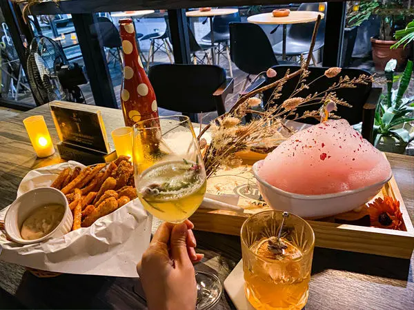 (台北永春站)晃Twinkie酒吧 台北夜生活 聚會、小酌、約會 Why not drink?超潮酒吧 獨特調酒 美味餐食餐酒館 乾燥花舒適系酒吧