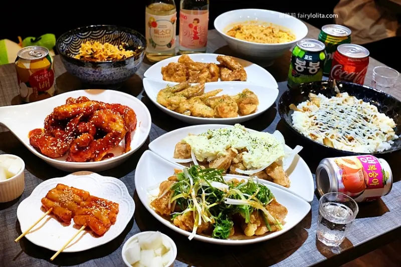 韓雞Bar。韓國爆紅正宗韓式炸雞終於開到台灣，整桌吃飽飽一人免300！ 