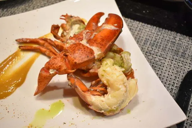 台北小巨蛋超值商業特餐推薦（振興卷加碼活動）。#饗瘦鐵板燒。加拿大龍蝦套餐，只要NT$888，打卡再贈炒飯。振興卷美食