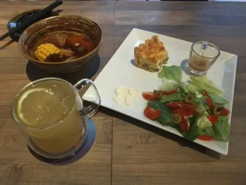 台北大稻埕巷弄美食/無肉蔬食酒吧/素食/輕食美味推薦"su su veg bar 素素的吧"