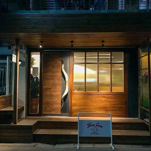 評價4.9顆星的美式漢堡餐廳｜Man Cave Gourmet Burgers 男人窩美式漢堡(附完整菜單)