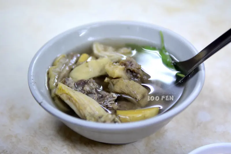 民生社區 ‧ 蕭家牛雜湯│溫潤清香的中藥湯頭，好喝！南京三民 ‧ 人氣小吃