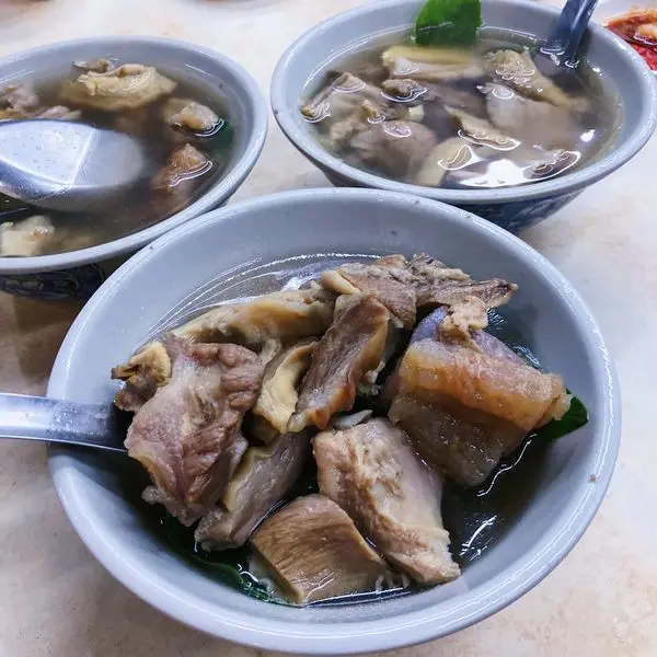 [台北小吃]民生社區南京三民站～老店人潮不停歇/應有盡有的牛雜湯「蕭家牛雜湯」巷弄傳統的好滋味/炒米粉也好簡單美味/南京三民站/附菜單