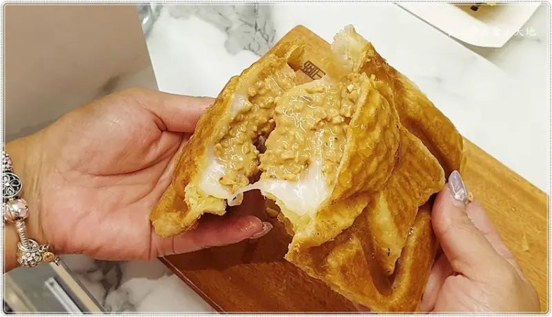 一中街打卡美食║不是鯛魚燒的創意可頌燒，酥酥酥~內餡爆料超吸睛(I PLAZA 愛廣場內)