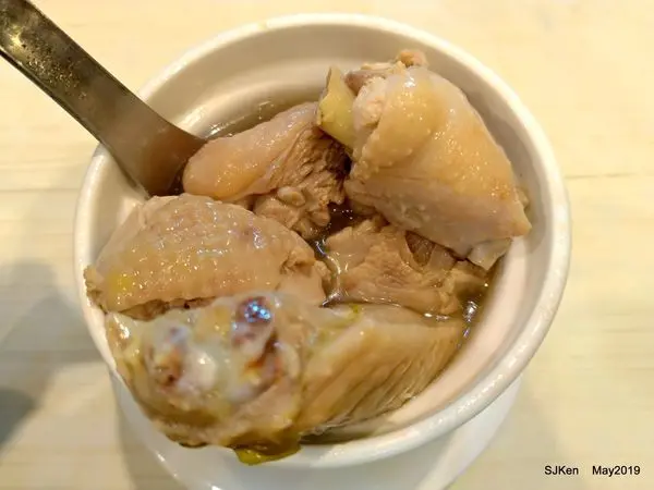 (台北捷運文湖線松山機場站附近美食)「小上海林師傅小籠湯包」---台北兩代師傅傳承飄香50年，主打上海點心、麵食與湯品多款上海美食老店。