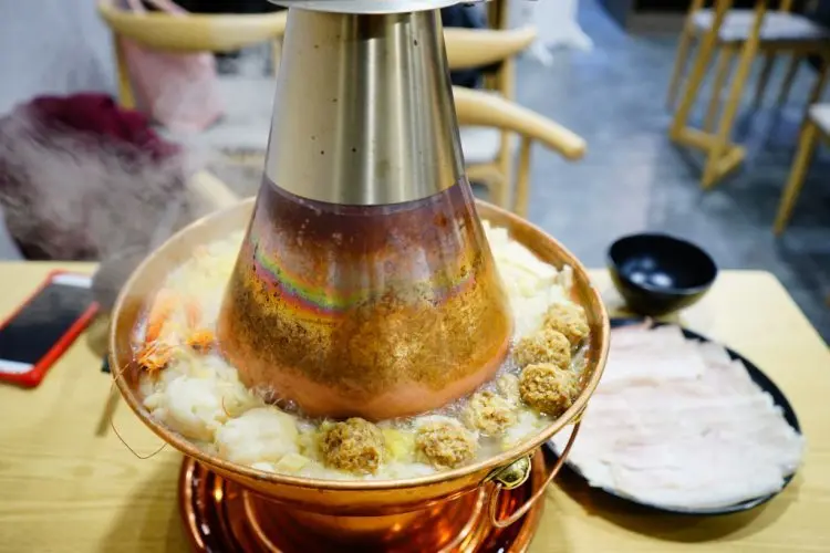 美食｜台北內湖 熹正園東北精緻麵食 正宗東北酸菜白肉鍋 近文德/港墘站東北菜推薦！