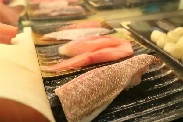 《南港船屋》野生海釣直送，每日崁仔頂新鮮嚴選，南港船屋給你大海鮮甜的生魚片丼(內含餐廳資訊)