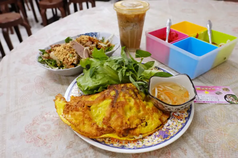 南投埔里│金蓉越南美食-推台灣少見的越南煎餅，涼拌類份量豐富實在，大成小學對面 - 藍色起士的美食主義