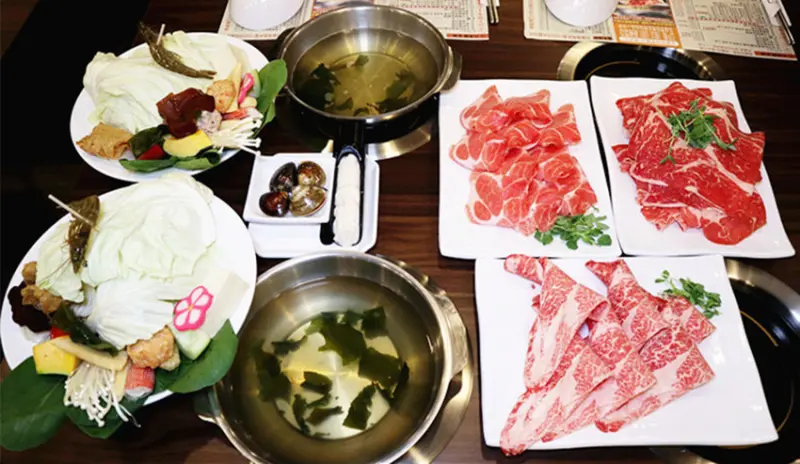 「新莊火鍋」【八方悅鍋物新莊民安店】 #活跳蝦，食材 #新鮮平價美味， #平日9折優惠，200元有找，在地人超推！