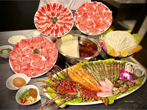 | 高雄美食 |一整隻龍蝦超級澎湃的海鮮鍋物/舞古賀涮涮屋-天祥店