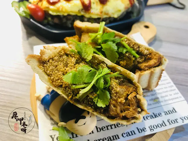 【厚呷米呀│新北板橋】菱紋蔬香咖啡館 愛吃美食不必在乎是否素食!/無肉體驗也可以很完美/主推14種口味的熱壓吐司、再推蛋包飯系列/豪華套餐可一次享有飲品+炸物+甜品/菱紋蔬香隱於市