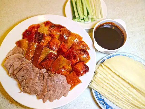 【台北.烤鴨】松山區鄰里長聚餐首選，在地內行人激推烤鴨老店-萬珍樓