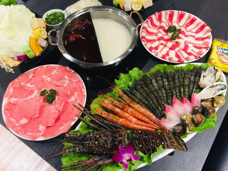 ​​高雄火鍋推薦｜舞古賀鍋物專門店 天祥店。痛風蝦爆鍋套餐只要$1980元！三民區海鮮鍋