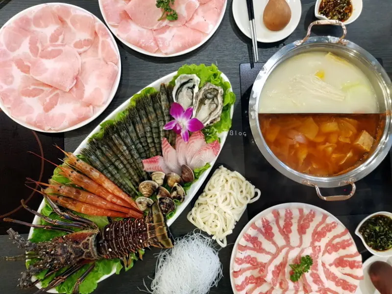 《高雄美食》舞古賀鍋物專門店（天祥店）❤痛瘋蝦爆餐，龍蝦、天使紅蝦、草蝦~超蝦！！（壽星打卡送頂級1855霜降牛）