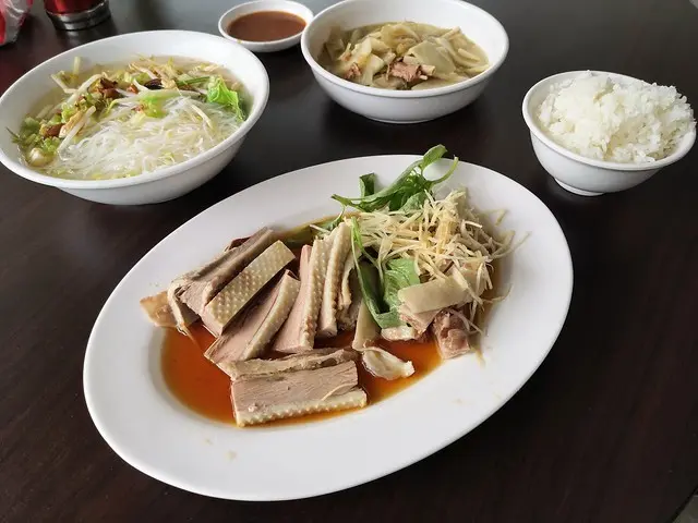 【宜蘭員山鄉美食】望龍埤鵝肉攤，鵝湯麵/鵝湯米粉/白飯吃到飽:每人只要$20元，菜色新鮮美味!(近望龍埤風景區)