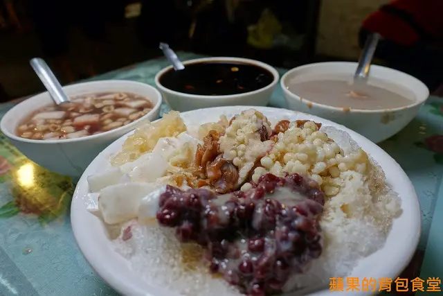 [食記] 新竹北區-慧心冰店 城隍廟必吃美食 紅豆芋頭花生綿綿桑桑 滑嫩杏仁豆腐 料多多燒仙草 冬天來碗紅豆牛奶冰好料加滿
